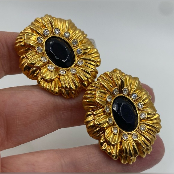 KENNETH JAY LANE FLORAL CLIP ON EARRINGS Vintage (Susan Caplan Rediscovered) - Picture 7 of 13
